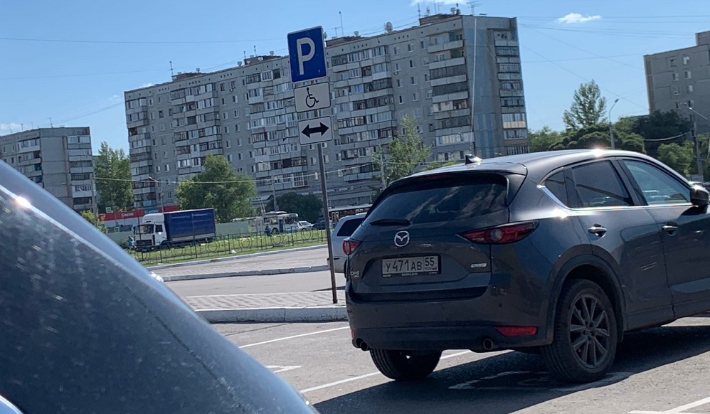 Омичку оштрафуют на 5000 рублей за неправильную парковку 