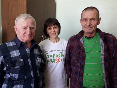 Омичи могут поздравить с майскими праздниками жильцов домов престарелых