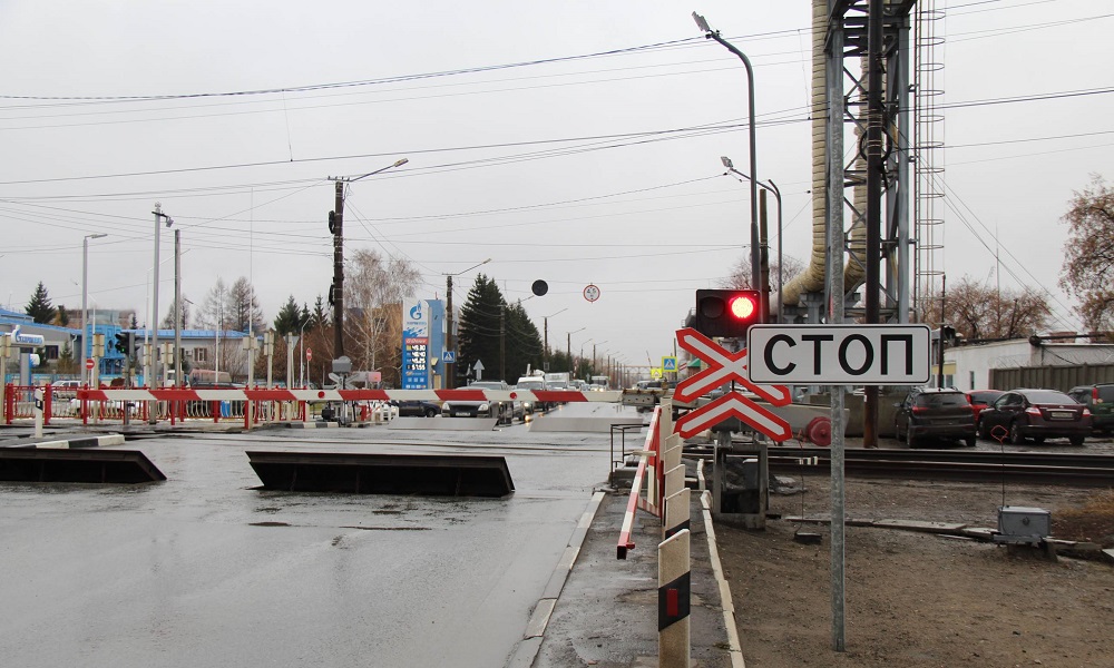 За нарушение ПДД на железнодорожных переездах с начала года к ответственности привлекли больше тысячи водителей