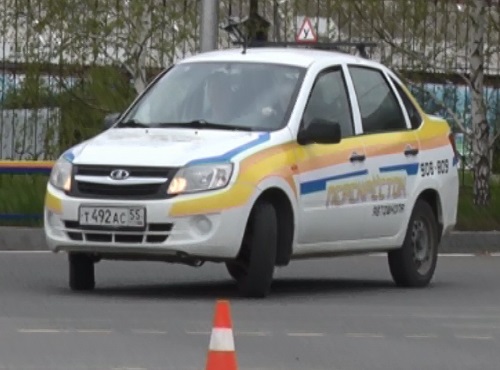 Россиянам сократили количество экзаменов в автошколу