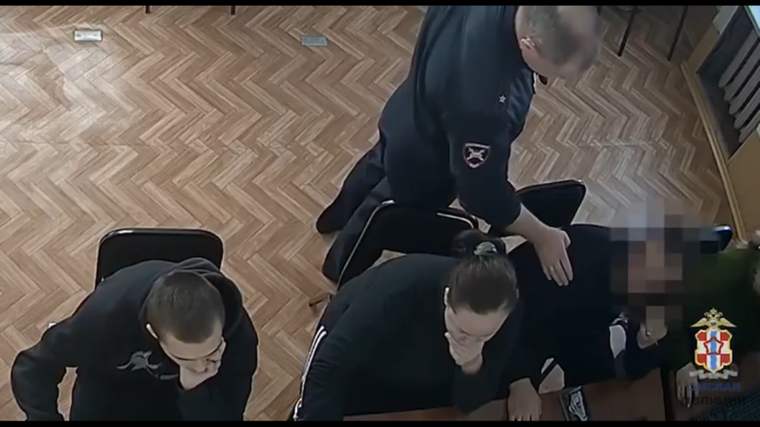 В Омской области один из потенциальных, но теперь уже несостоявшихся водителей, пытался списать, используя гаджеты