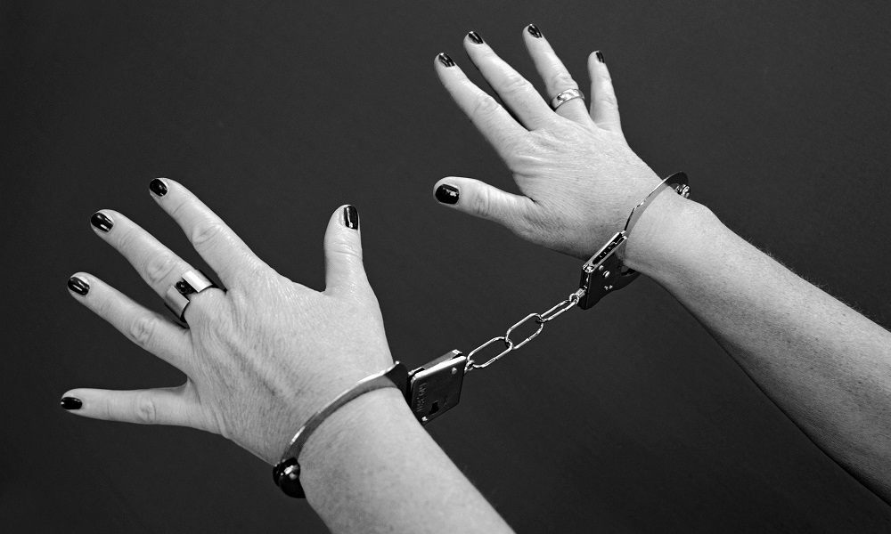 Трое омичей угодили в ловушку мошенницы, с которой познакомились в интернете