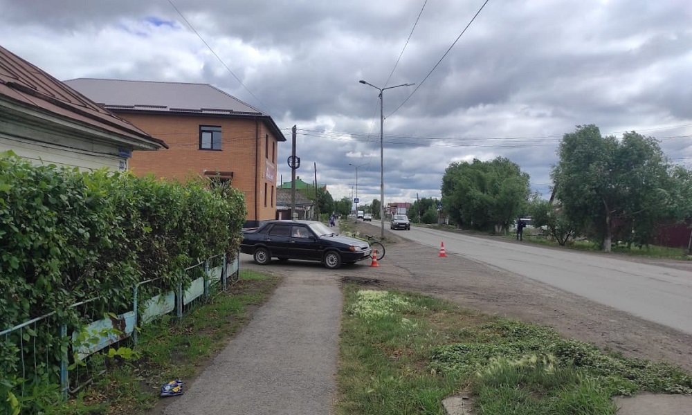 Омич на ВАЗе сбил 13-летнего велосипедиста, ребёнка госпитализировали 