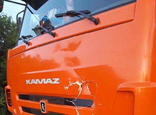 Под Омском КамАЗ сбил насмерть мужчину