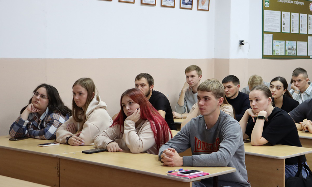 Омские единороссы организовали лекцию для студентов на тему донорства крови и костного мозга