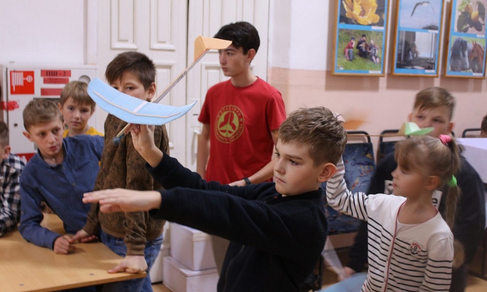 В Омске стартовали ежегодные соревнования по авиамодельному спорту 