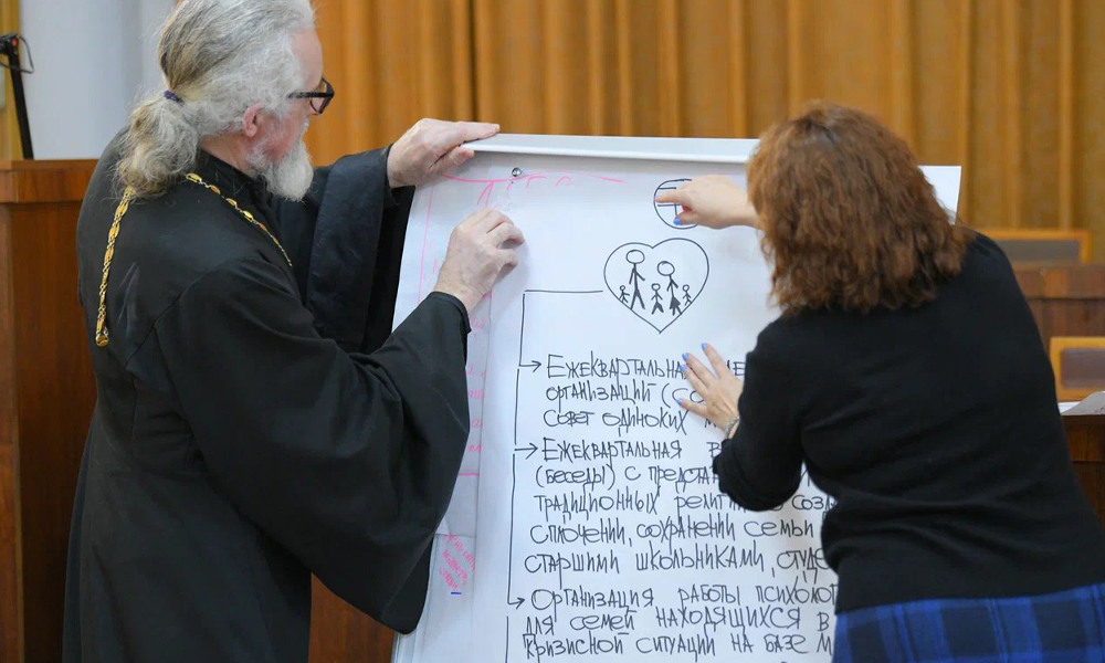 Финалисты кадрового проекта «Омская область: ПРОдвижение» приняли участие в работе «Демографического десанта» в Таврическом районе