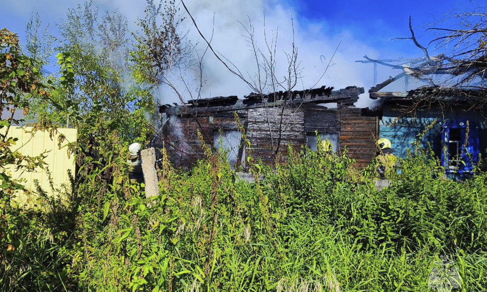 В Омске горел частный дом на улице 2-й Станционной