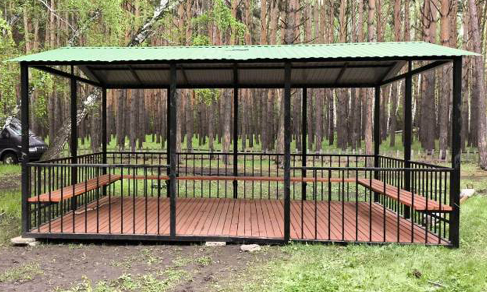 Заключённые омской колонии изготовят три беседки для детского лагеря