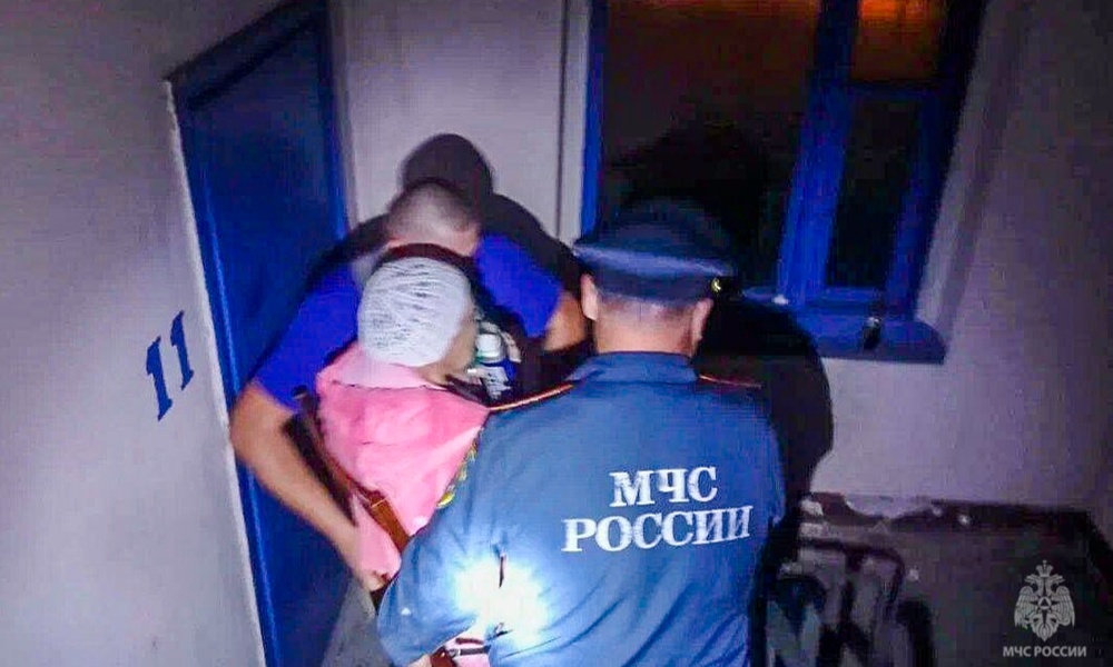 Омские спасатели помогли пенсионерке на ИВЛ добраться до больницы 