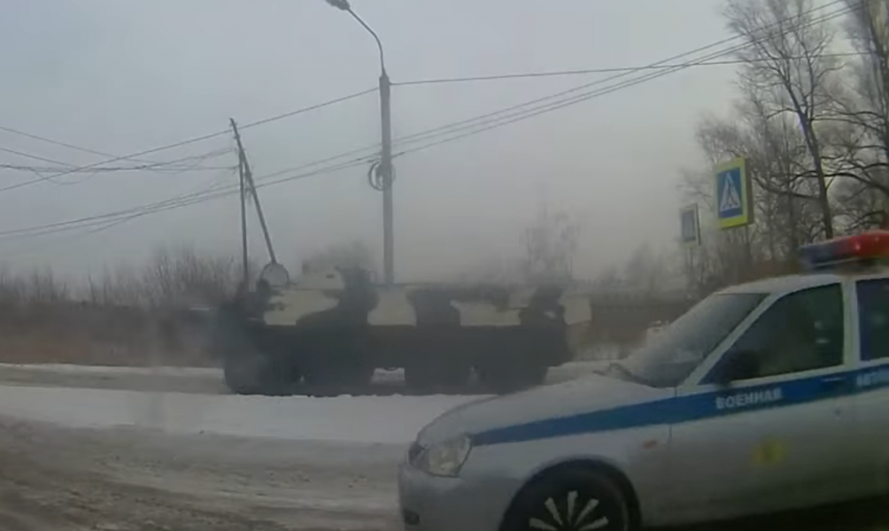 Заинтересовавшая омичей автоколонна БТР ездила на учения