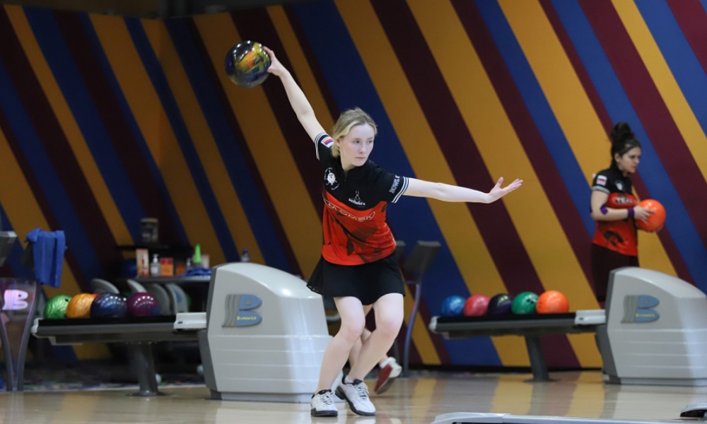 Одним из фаворитов всероссийского турнира по боулингу является омичка Виктория Каширская
