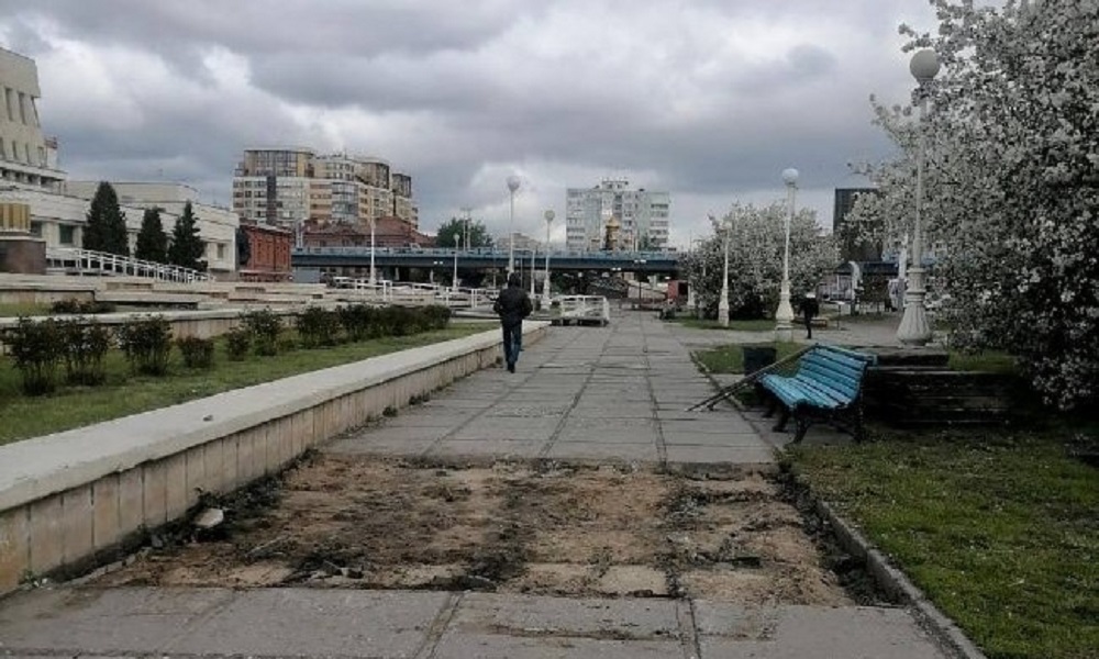 В Омске приступили к восстановлению каскадного фонтана у библиотеки имени А.С. Пушкина