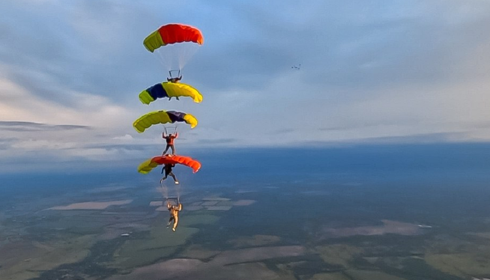 Омичи стали призёрами чемпионата России по купольной парашютной акробатике