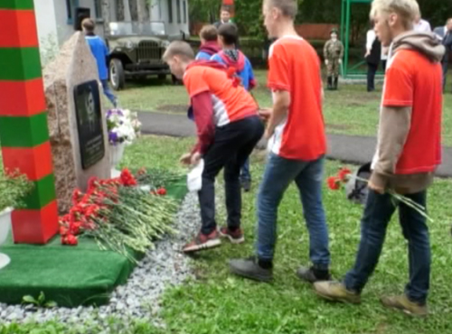 В одном из омских лагерей открыли мини-заставу и мемориальную плиту Стрельникову