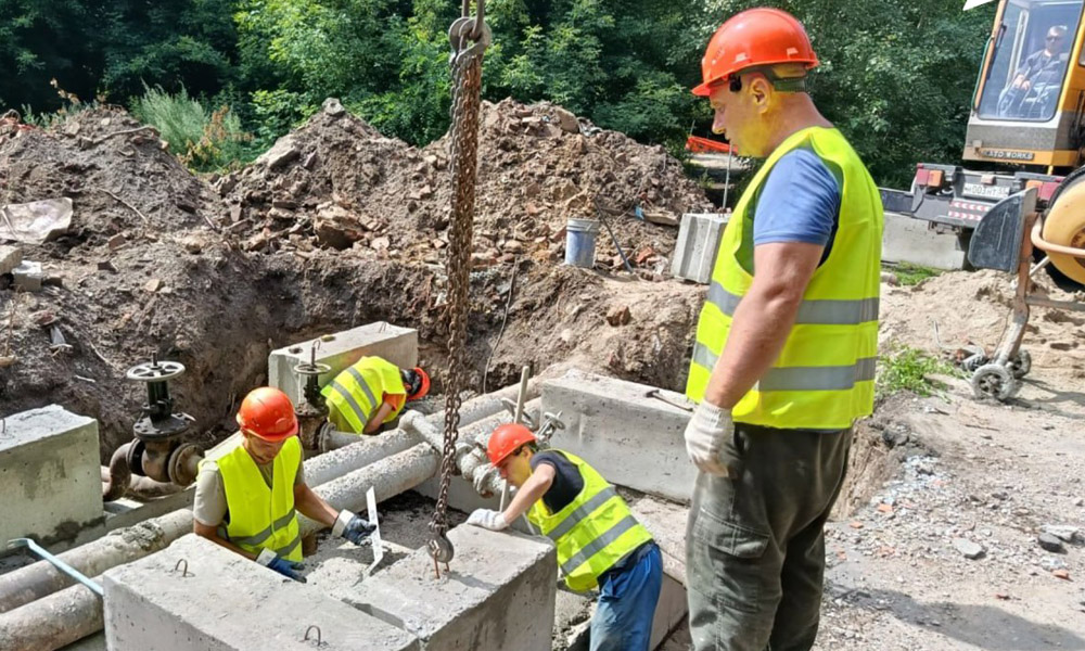 В Омске на нескольких участках специалисты обновляют инженерные сети 