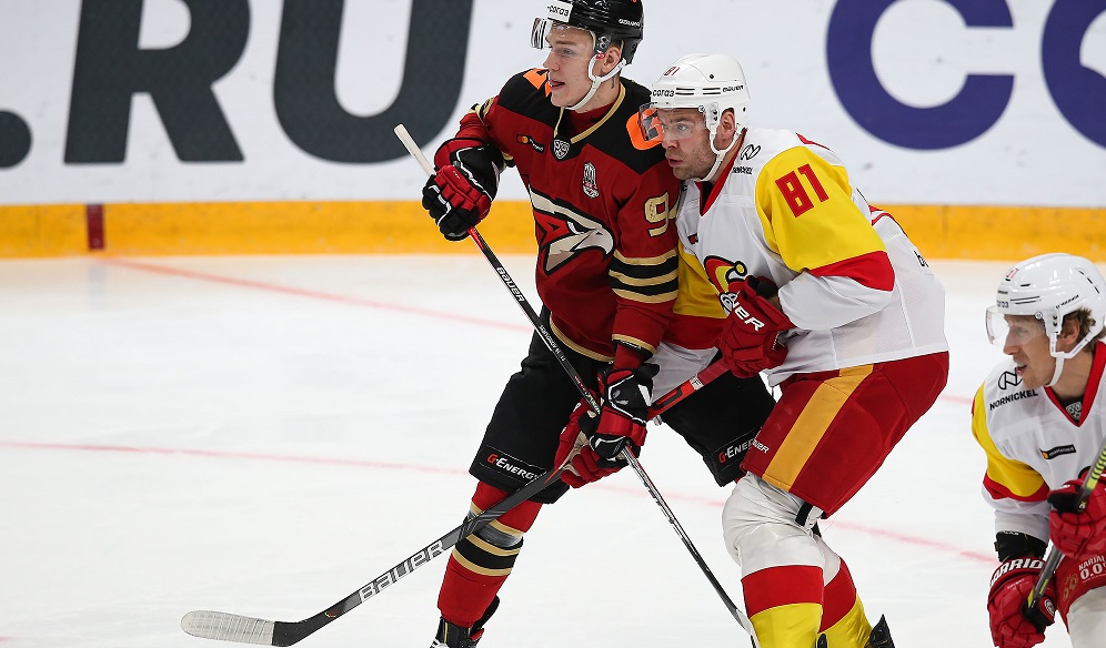 КХЛ наказала форварда "Авангарда" Семёнова за инцидент в матче с "Йокеритом"