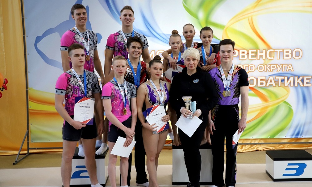 Омские акробаты победили на чемпионате Сибири