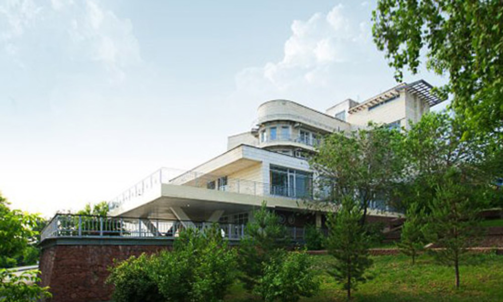 Правительство Омской области заключило ещё один контракт с гостиницей «Иртыш» на проживание беженцев из ДНР, ЛНР и с Украины