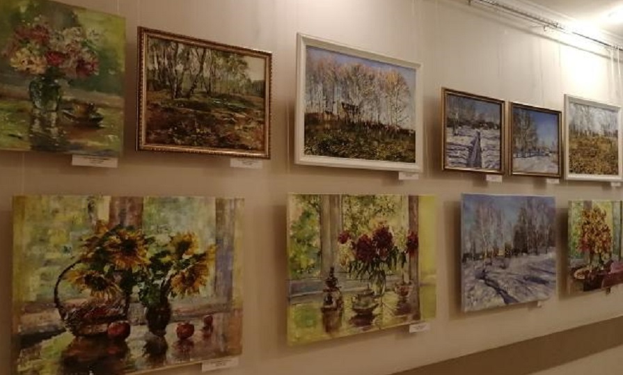 Две омские пастелистки открыли выставку в Международный день художника