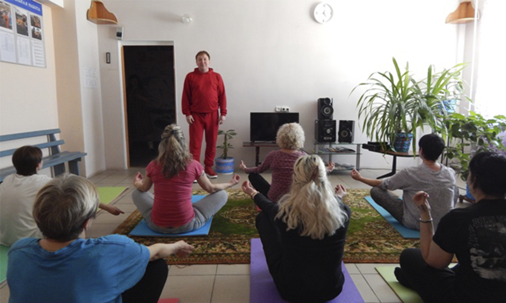 В омской колонии-поселении № 13 провели первое занятие по йоге