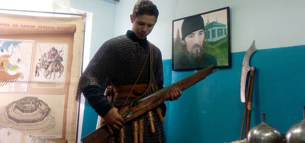 Глина, берёста и средневековое оружие: чем туристов из Омска завлекает "Застава Ермака"