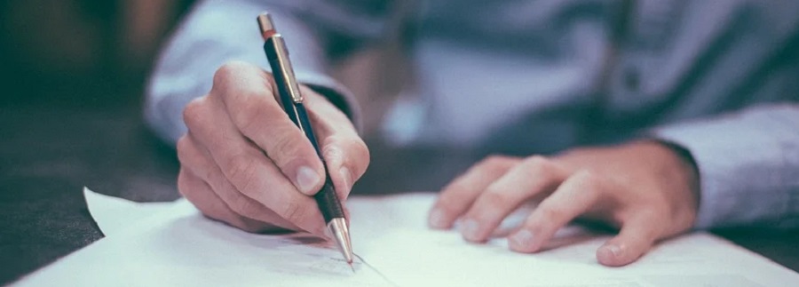 Итоговые сочинения выпускников школ перенесли