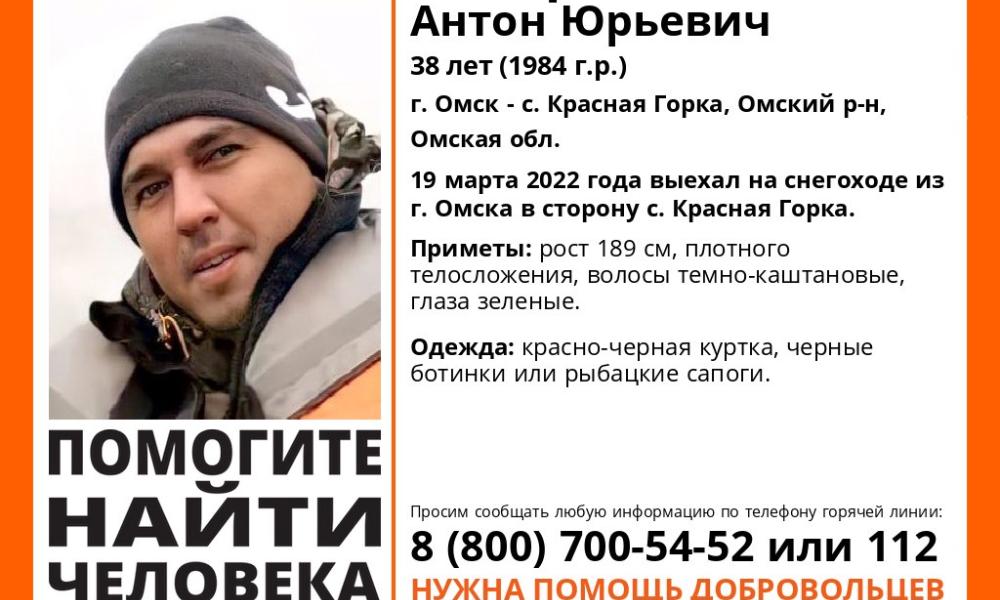 В Омской области третий день ищут мужчину, который выехал из города на снегоходе и пропал 
