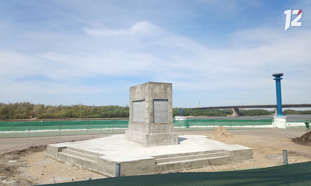 В Омске на Иртышской набережной уже сделали постамент для памятника Бухгольцу