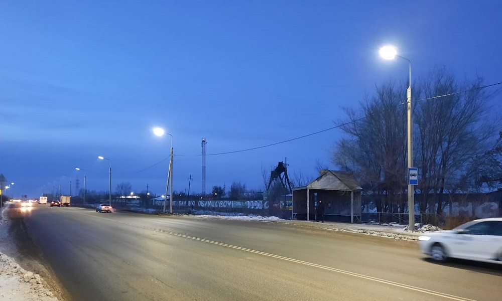 В Омске на улице 22 декабря к электроснабжению подключили новую линию наружного освещения
