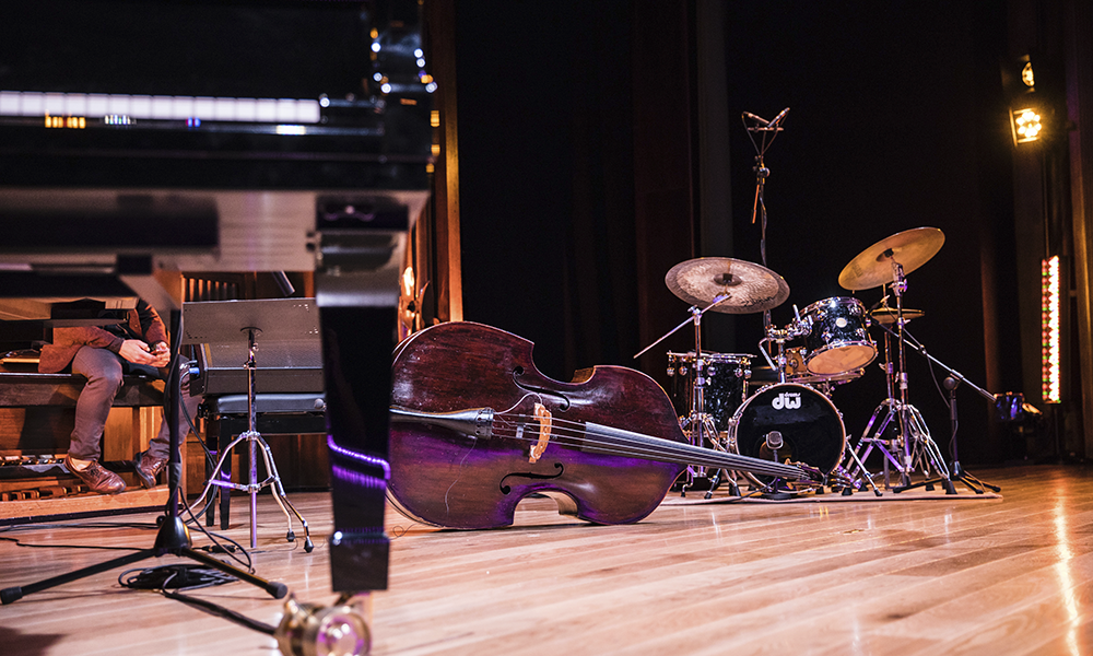 Омичи, владеющие музыкальными инструментами, зарабатывают больше