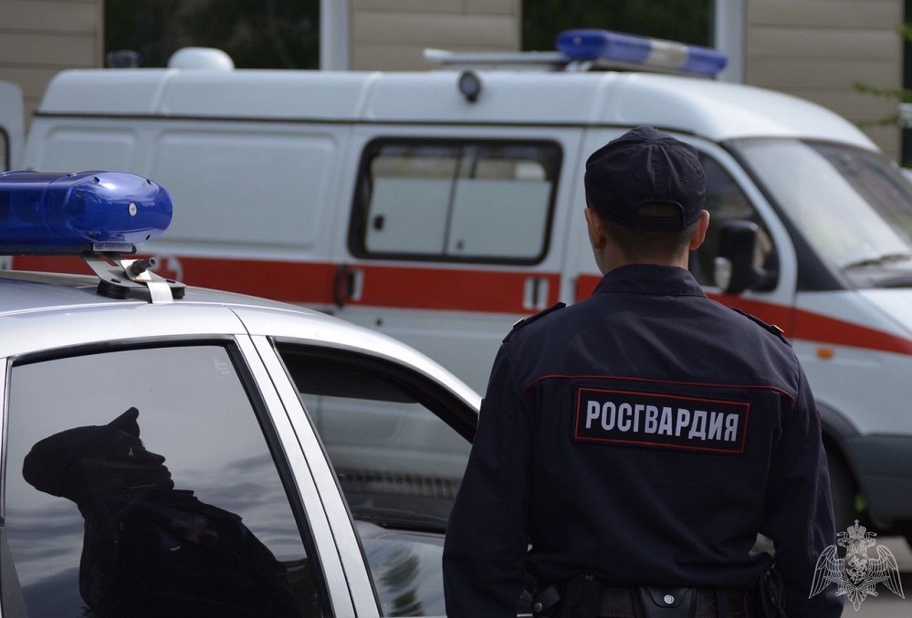 Омские росгвардейцы задержали пьяного "недопациента", который угрожал фельдшерам