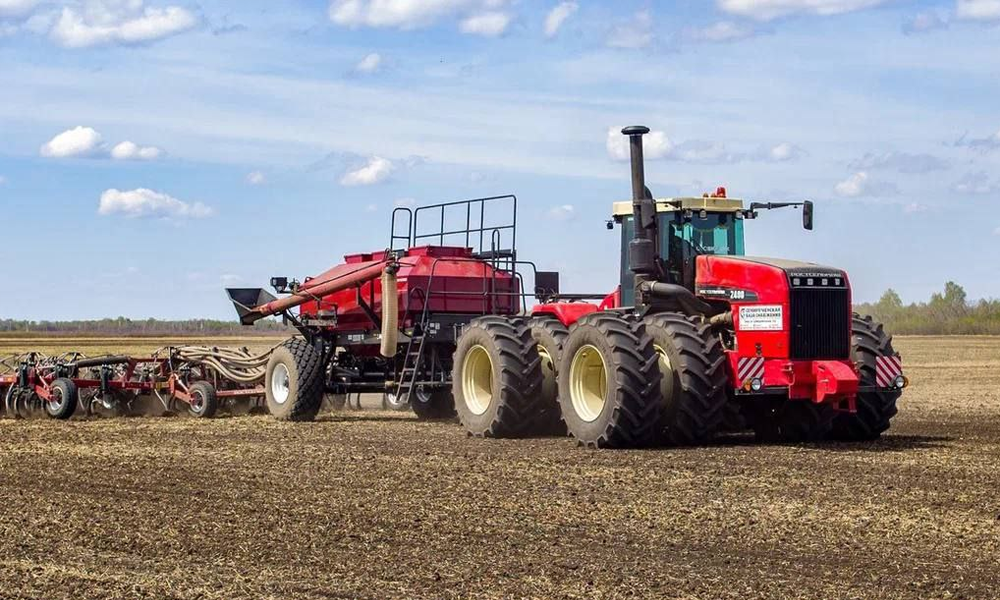 Виталий Хоценко поблагодарил омских аграриев за успешное завершение посевной кампании 