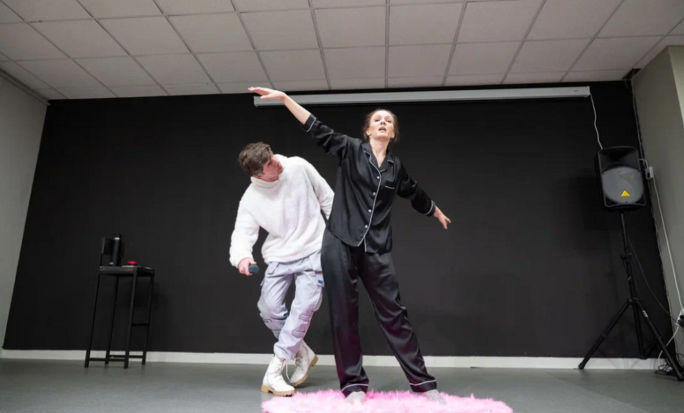 Откровение, родившееся из сна: сюрреалистическую постановку «и медведь» (12+) представили в Пятом театре