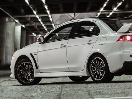 Омич незаконно продал два автомобиля, принадлежавшие его знакомой