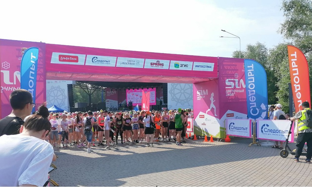 В Омске в парке «Зелёный остров» стартовал Цветочный забег 