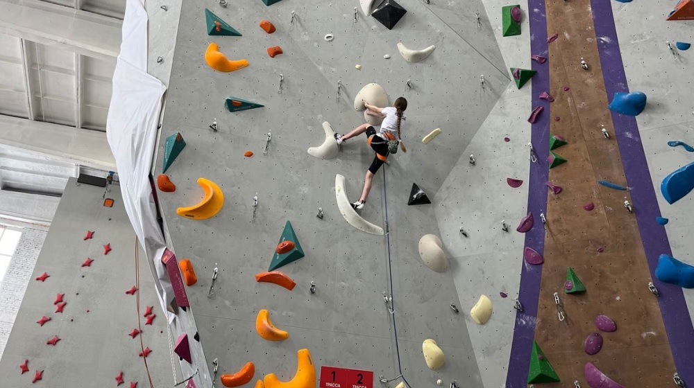 Чемпионат и первенство Омской области по скалолазанию собрали более 200 спортсменов 