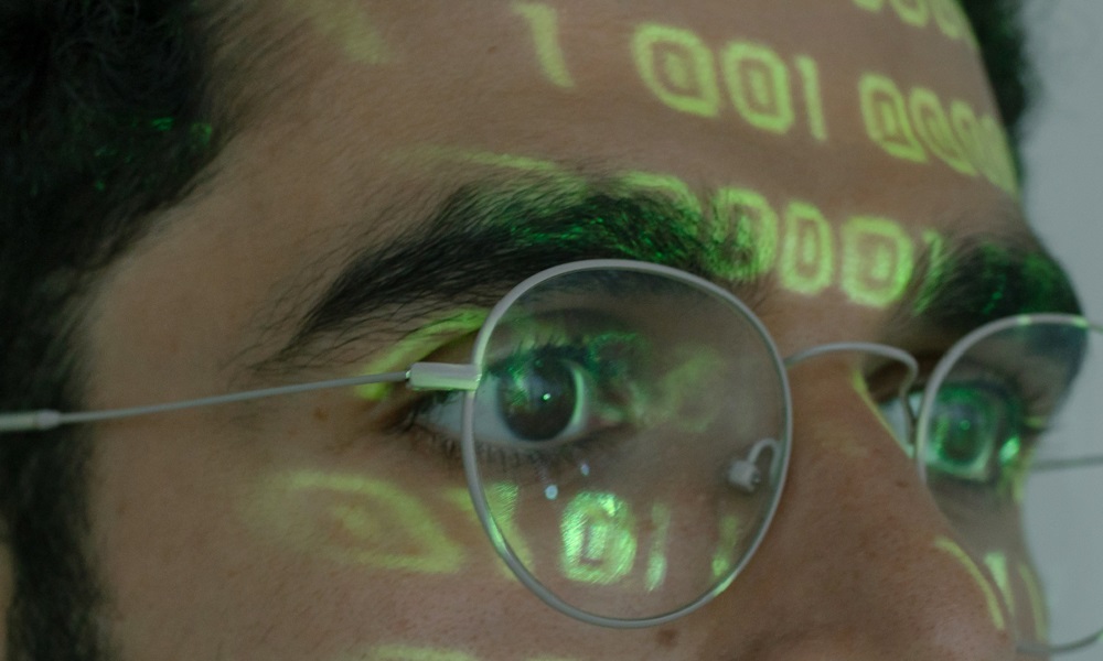 Омичка потеряла почти 600 тысяч рублей, инвестируя средства через псевдоброкера