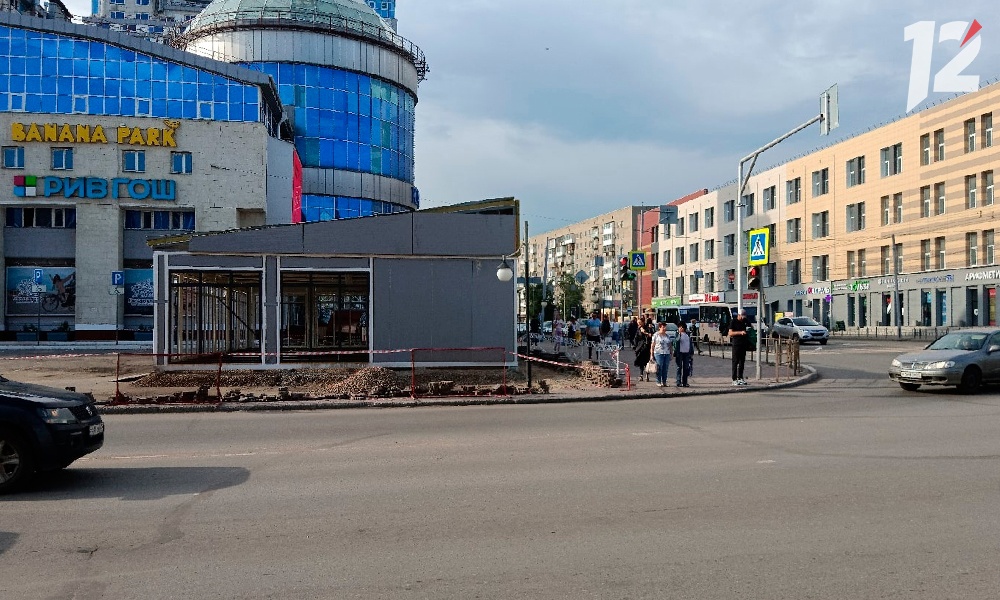 Возле омского ТЦ «Каскад» появился новый павильон