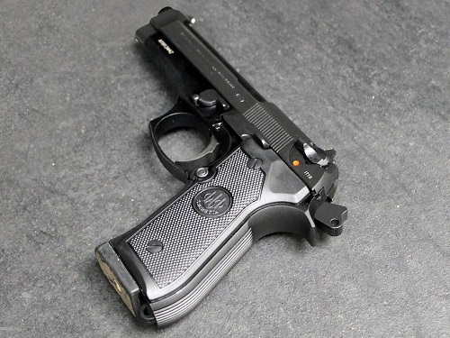 Омские полицейские рассказали, что будет, если прийти в отделение с оружием