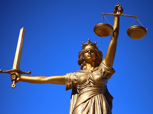 В Омске будут судить вора со сломанными ногами