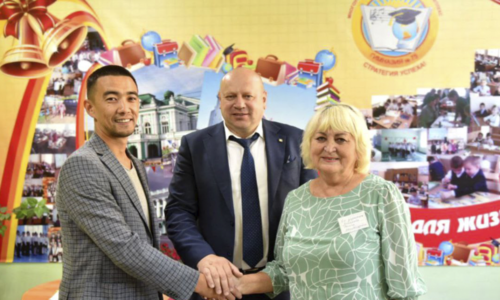 В здании омской гимназии №75 на улице Крылова ведётся ремонт