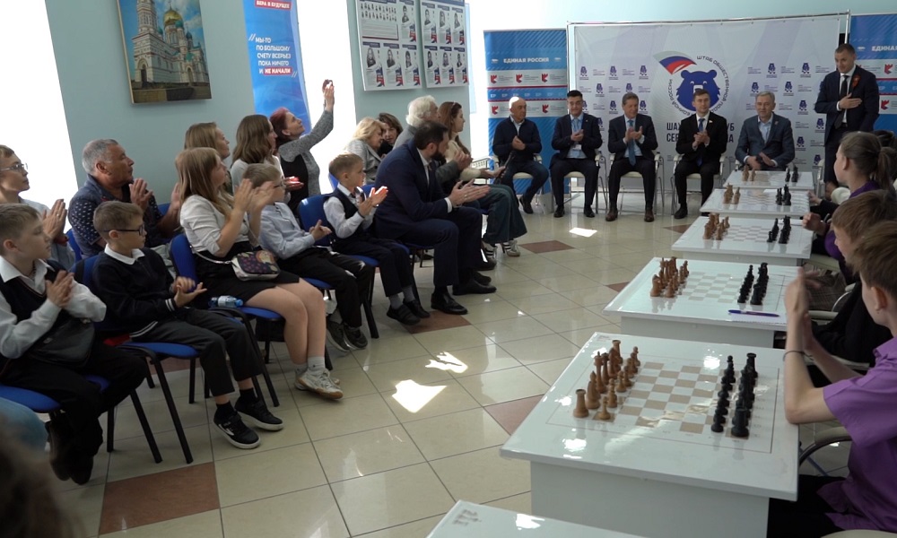 В Омске открылся шахматный клуб легендарного спортсмена Сергея Карякина