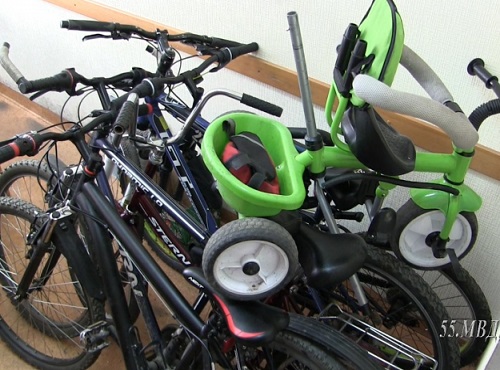 В Омске сообщники украли пять велосипедов