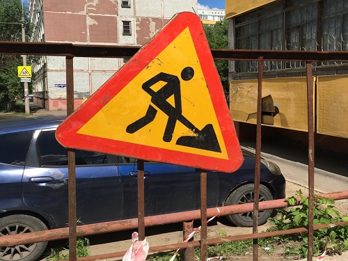 Омский безработный украл дорожный знак и хотел сдать его на металлолом