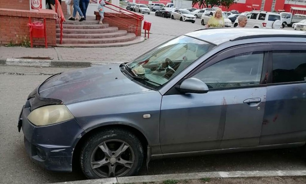 Хотел покататься по городу: пьяный омич угнал иномарку собутыльницы