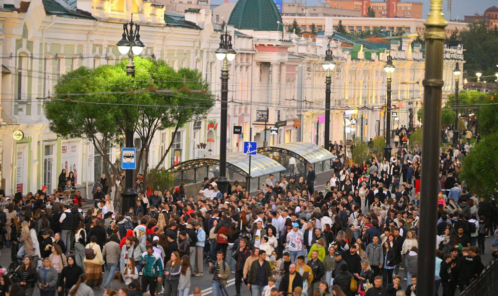 В Омске успешно прошли первые пешеходные выходные на Любинском проспекте, сообщил Виталий Хоценко