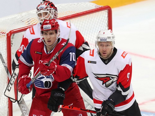 Омский "Авангард" уступил "Локомотиву" 