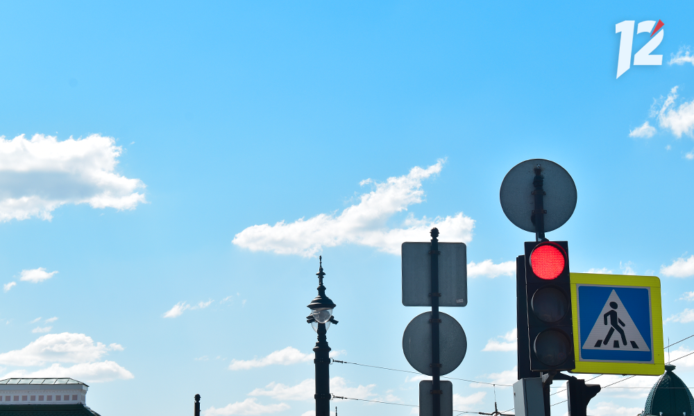 В Омске скорректируют работу светофоров на перекрёстке рядом с ТЦ «Мега»