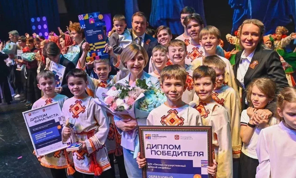 Виталий Хоценко наградил победителей Кубка губернатора по художественному творчеству